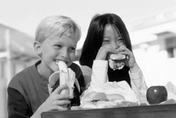 children eating good healthy food