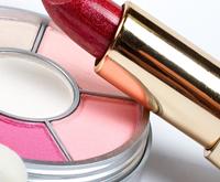 benefits of using a makeup mirror to apply your makeup