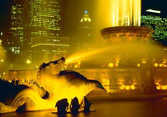 Chicago's Buckingham Fountain at night